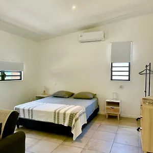  Chalet Tiny House Moorea Haylee